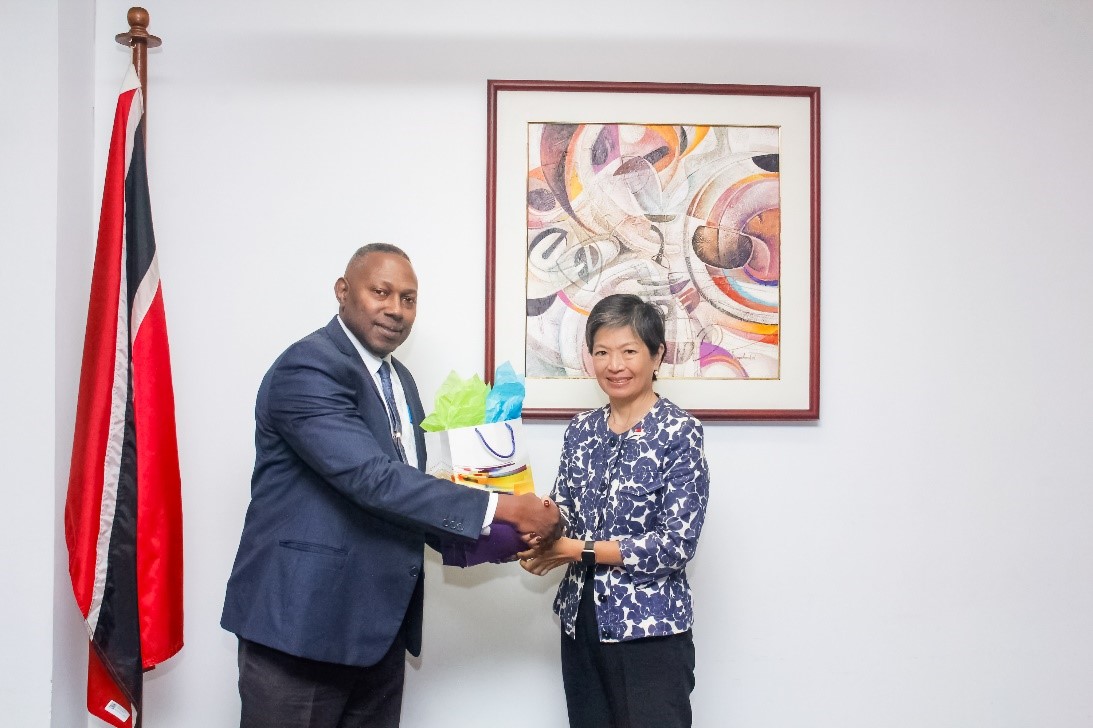Ministry of Public Administration strengthen ties with the Government of Singapore