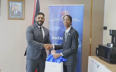 Minister Smith Backs Young Innovator Behind Award-winning Vendatt App
